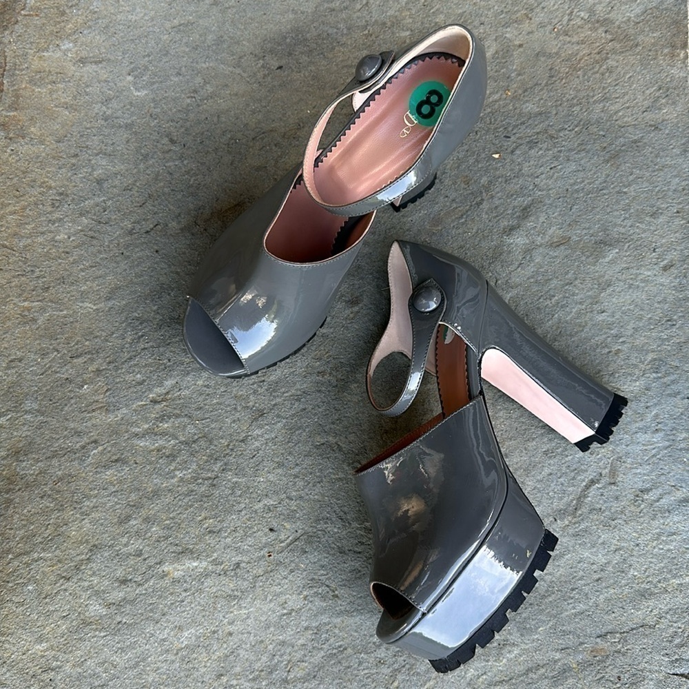 Red Valentino Grey Patent Leather Platform Peep Toe Block Heel Sandal Sz39